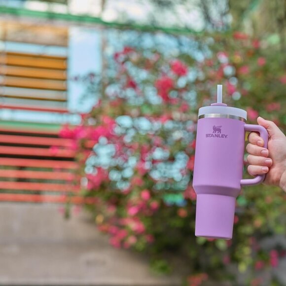 30 oz Quencher Details and Specs This Quencher H2.0 is generously size - Picture 2 of 8